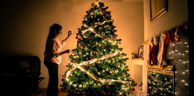 Come fare l'albero di Natale? I consigli e le idee per le feste