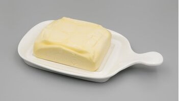 Burro svizzero esportato a 3.66 CHF al chilo e venduto qui a 12: ecco perché in Germania costa il 277% in meno