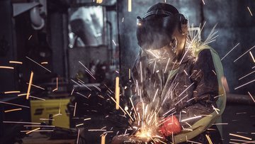 Industria e costruzioni: produzione in crescita nel quarto trimestre 2021