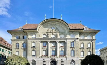 Stablecoin in franchi, un mercato da appena 40 milioni: perché la BNS li tiene d'occhio (e cosa cambia per chi li usa in Svizzera)