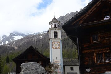 Bosco Gurin, l'unico paese di lingua tedesca del Ticino: 52 abitanti, un dialetto vecchio 800 anni e una casa che costa la metà che sul lago