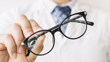 Cassa malati e occhiali da vista: cosa copre l'assicurazione sanitaria?