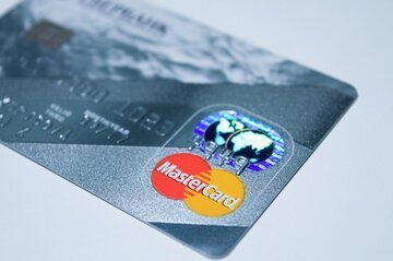 Pagamenti digitali con carte di credito e bancomat: da oggi scatta l'obbligo in Italia