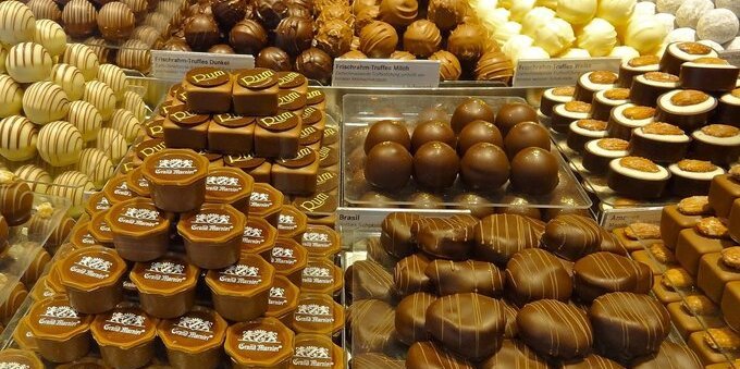 Svizzeri attenti alla linea: nel 2022 hanno mangiato meno cioccolato