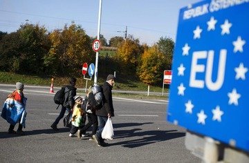 Referendum: gli svizzeri dicono "sì" a Frontex