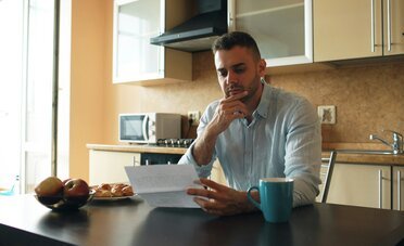 Prestito personale in Svizzera: la guida 2026 in 7 passi (il tetto sui tassi scende al 10%, ma il Ticino è il cantone dove i debiti corrono di più)