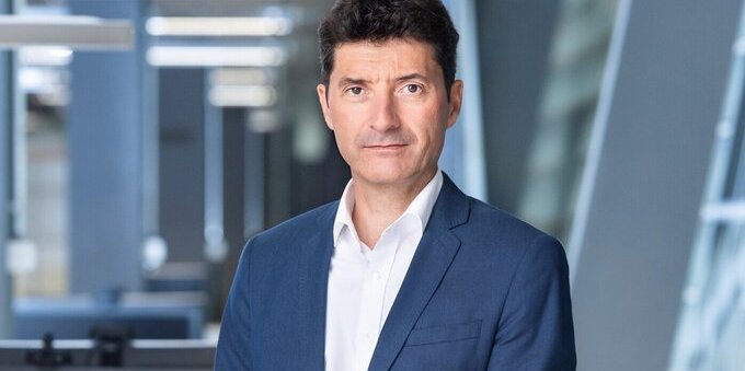Jörg Gasser lascia l'incarico di CEO dell'Associazione svizzera dei banchieri