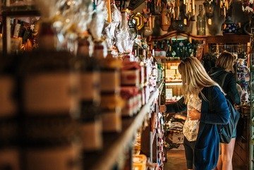 Il commercio al dettaglio non decolla in Ticino. La rinascita arriverà con le feste?