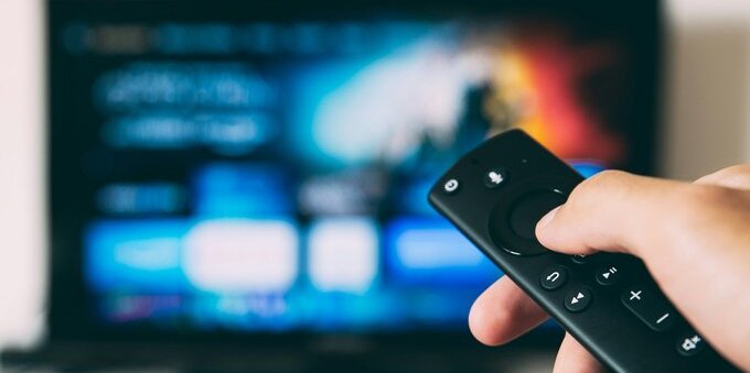 Canone radio-TV per le imprese: 60 fasce dal 2028 e la soglia che sale a 1.2 milioni, cosa cambia per le aziende ticinesi