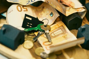 Ipoteca in Svizzera nel 2026: conviene la fissa o il SARON? La guida in 6 passi per scegliere (con i tassi di oggi, dallo 0,7% al 2%)