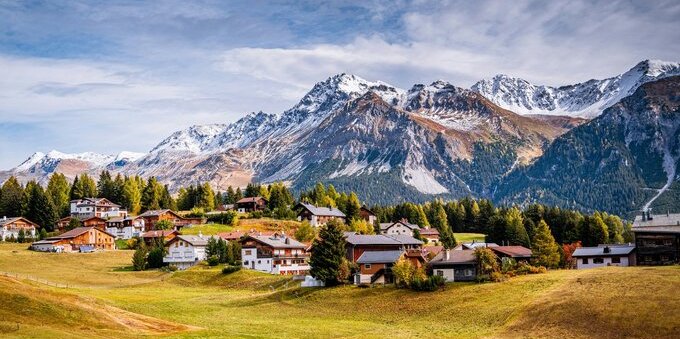 Bosco Gurin, il borgo Walser a 1'506 metri dove il Ticino parla tedesco: cosa vedere nell'unica isola linguistica del Cantone (e quanto costa davvero la gita, dai 6 CHF del museo)