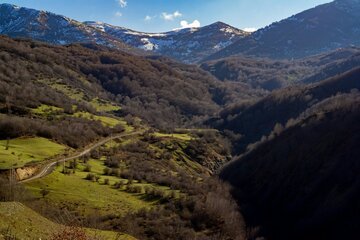 Monte Generoso, il vertice del Mendrisiotto a 72 CHF: 40 minuti di cremagliera, il «Fiore di pietra» di Botta e la vista che arriva fino al Po (e da 175 CHF la famiglia ci sale tutto l'anno)