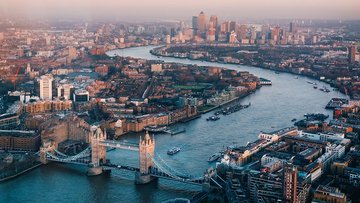 La Bank of England sceglie una politica aggressiva. E porta i tassi all'1%