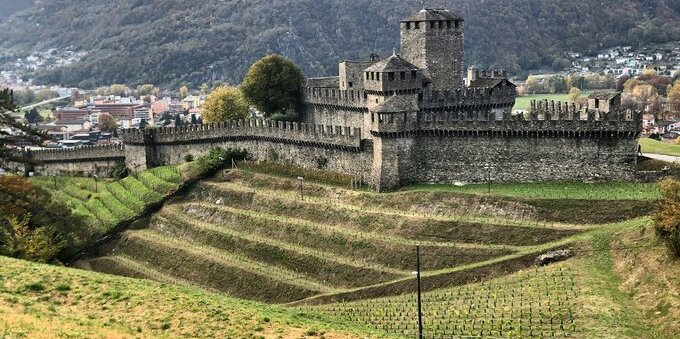 Tre castelli UNESCO in un giorno a Bellinzona: quanto costa davvero la visita nel 2026 (dal biglietto da 10 CHF al Fortezza Pass da 28)
