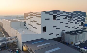 Auto elettriche, addio batterie cinesi. La Francia inaugura la prima gigafactory euopea e si allontana di fornitori asiatici