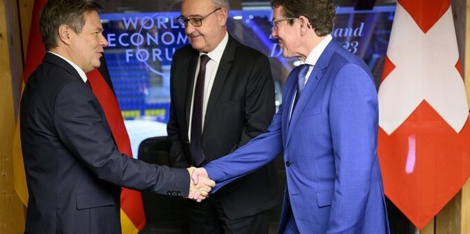 Energia: confronto al vertice tra Svizzera e Germania al WEF di Davos