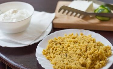 I 5 grotti del Ticino dove si mangia davvero la tradizione: gli indirizzi per la bella stagione 2026 (e quanto si spende per una polenta sotto i castagni)