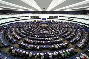 Disoccupazione dei frontalieri, Strasburgo approva la riforma: per la Svizzera un conto fino a 900 milioni l'anno (ma l'ultima parola resta a Berna)