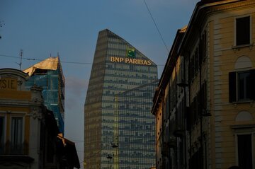 Stablecoin in Svizzera 2026: arriva il franco digitale di UBS e 5 banche, mentre la stretta MiCA cancella USDT dagli exchange europei (cosa cambia per chi compra dalla CH)