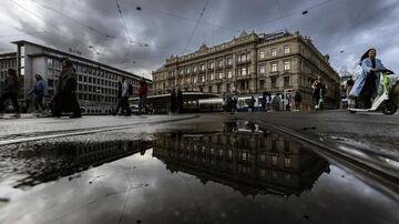 Ristrutturazione storica a Paradeplatz: Credit Suisse e UBS cambiano volto a Zurigo