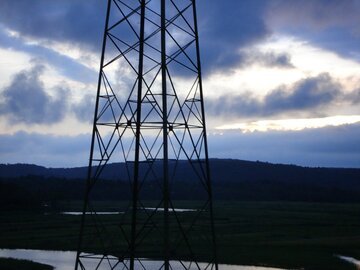 Elettricità, le tariffe scendono ancora nel 2027: fino al -6% dopo il -4% di quest'anno, ecco cosa cambia in Ticino