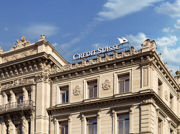 Il salvataggio di Credit Suisse annulla $400 mln di bonus dei dirigenti. E ora vogliono citare in giudizio la Finma