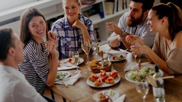 Fare aperitivo è ormai un salasso. Prezzi al consumo cresciuti di oltre il 3% in un anno