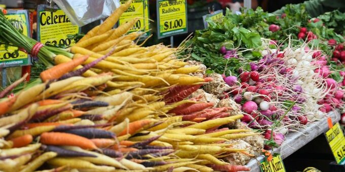 Luino, Como e Varese: i 3 mercati di confine dove i ticinesi fanno la spesa (e quanto si risparmia davvero, ora che la franchigia è scesa a 150 franchi)