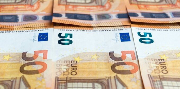 Salari, il Ticino resta ultimo in Svizzera: mediana ferma a 5'708 CHF contro i 7'024 nazionali, e nel 2026 il potere d'acquisto cresce solo dello 0.8%