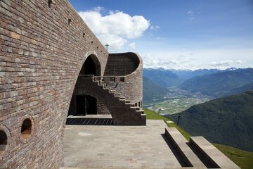 Monte Tamaro, la montagna dei bambini (e di Mario Botta): cosa fare quest'estate sull'Alpe Foppa e quanto costa davvero una giornata in famiglia