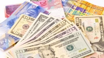 Euro debole: minimo storico con il franco, tocca la parità con il dollaro