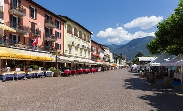 Pensione in Svizzera, quanto serve davvero: la rendita AVS massima è di 2'520 CHF al mese, ma per non abbassare il tenore di vita servono 250'000 CHF di risparmi