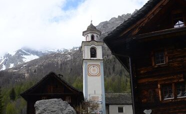 Bosco Gurin, l'unico paese di lingua tedesca del Ticino: 52 abitanti, un dialetto vecchio 800 anni e una casa che costa la metà che sul lago