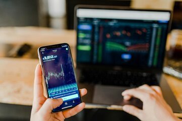 Investire in Svizzera con pochi soldi: la guida in 7 passi per partire (anche) da 50 franchi al mese, tra ETF, piano di risparmio e 3a in azioni