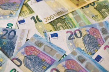 Vacanze 2026, dove rende di più il franco: euro giù di un altro 1.8%, la Turchia perde il primato e in Svizzera spuntano le occasioni