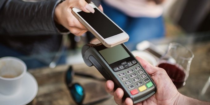 Record di transazioni nei pagamenti durante il Black Friday: l'analisi di Raiffeisen