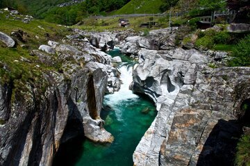 Canyoning in Ticino: 25'000 persone si tuffano nei nostri canyon ogni anno, ecco quanto costa (e quanto vale per le valli)