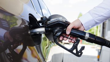 L'antitrust tedesca indaga sui prezzi di carburante e cibo: «Puniremo ogni abuso»