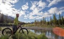 Boom e-bike: scoprire le montagne svizzere in bici