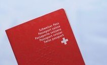 Il passaporto svizzero cambia veste. In arrivo un nuovo design dal 31 ottobre