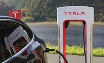 Tassa di importazione del 4%: il Consiglio federale la vuole anche per le auto elettriche. Ma auto-schweiz non è d'accordo