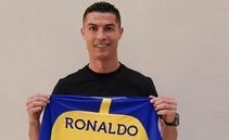 Cristiano Ronaldo firma per l'Al-Nassr: guadagnerà un miliardo