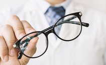 Cassa malati e occhiali da vista: cosa copre l'assicurazione sanitaria?