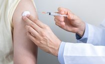 COVID-19 campagna vaccinale quarta dose disponibile in Svizzera da lunedì